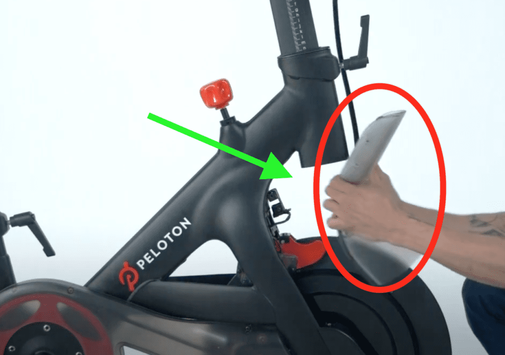 how to remove peloton bottle holder